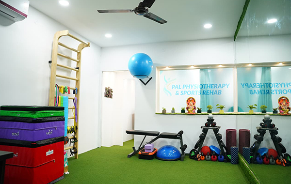 PAL Physiotherapy Kondapur clinic entrance and reception