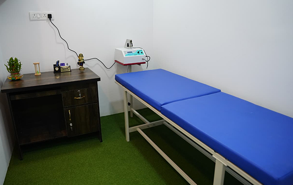 Traction and spinal therapy unit PAL Physiotherapy Kondapur
